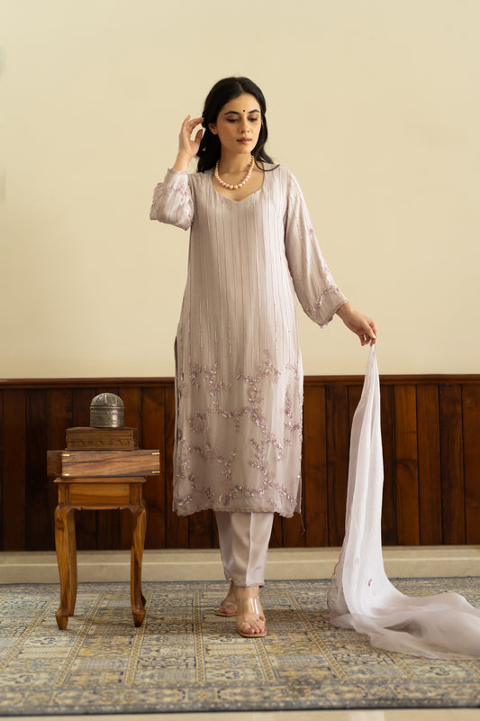 Lilac georgette suit with pants and organza dupatta