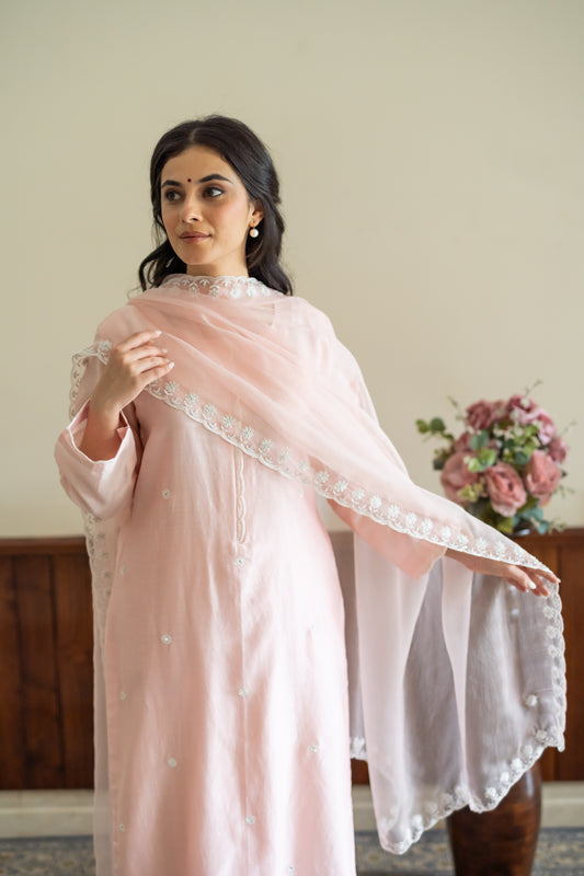 Peach chanderi kurta with pants and organza dupatta