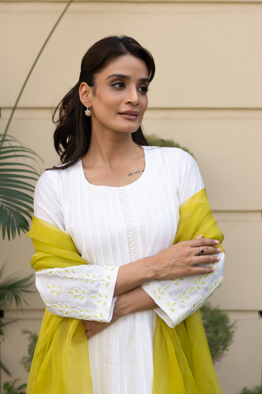 Ivory pintucked kurta with lace detailings