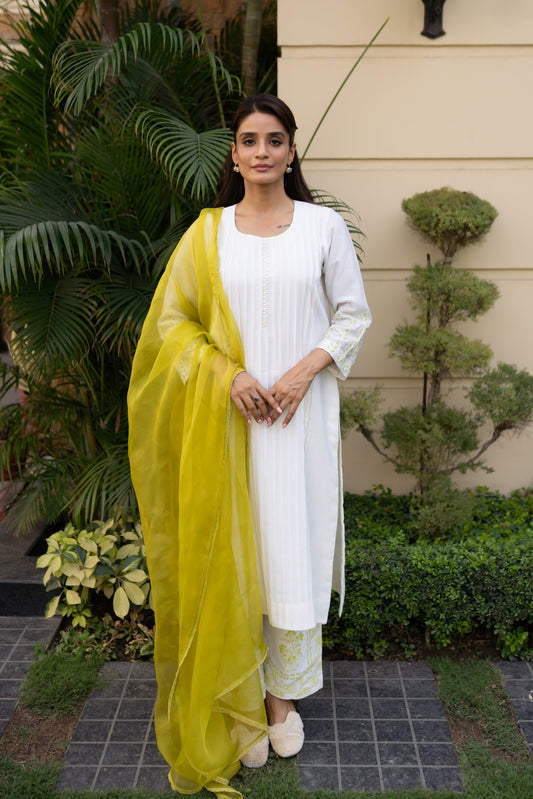 Ivory pintucked kurta with lace detailings