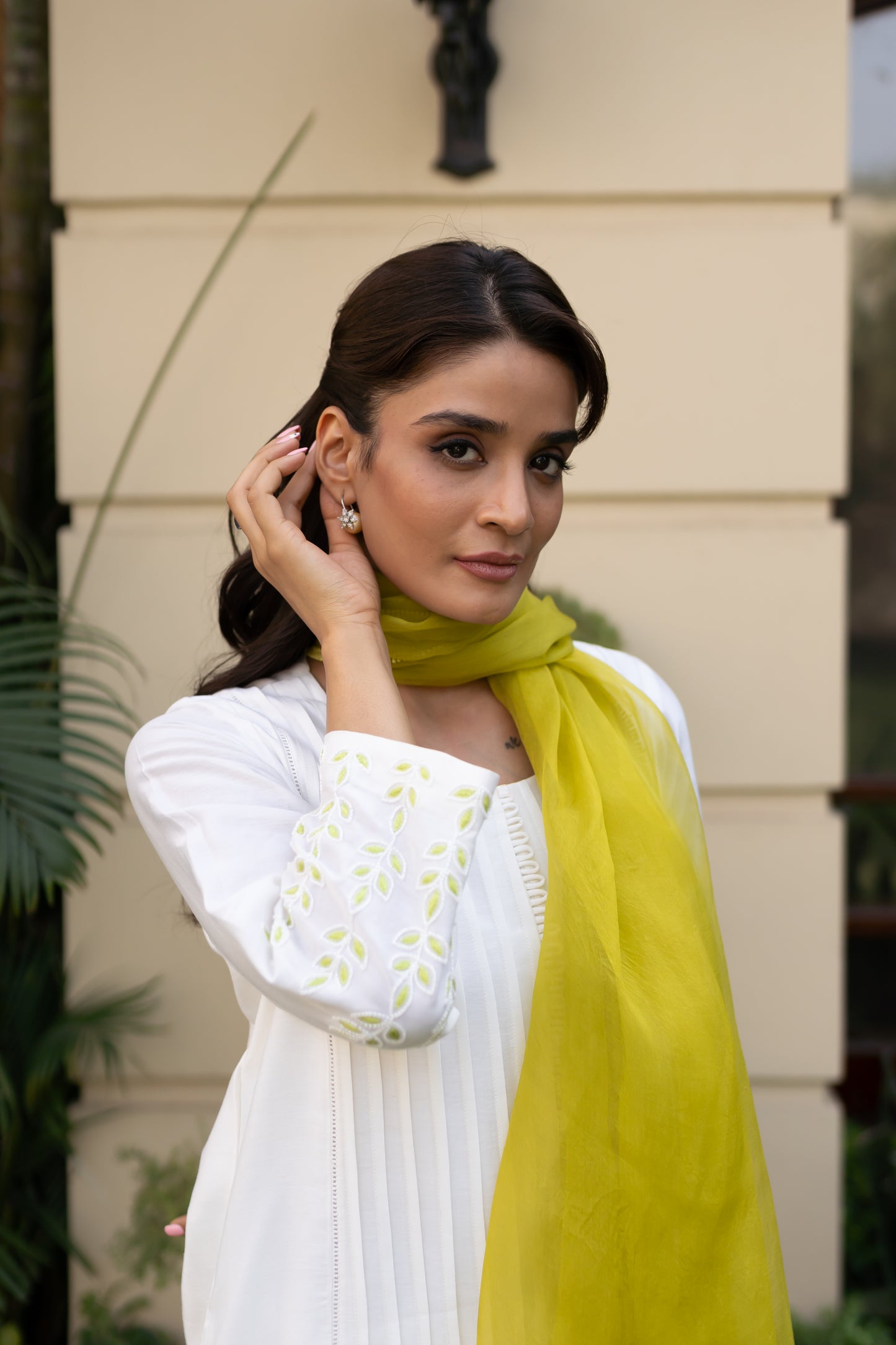 Ivory pintucked kurta with lace detailings